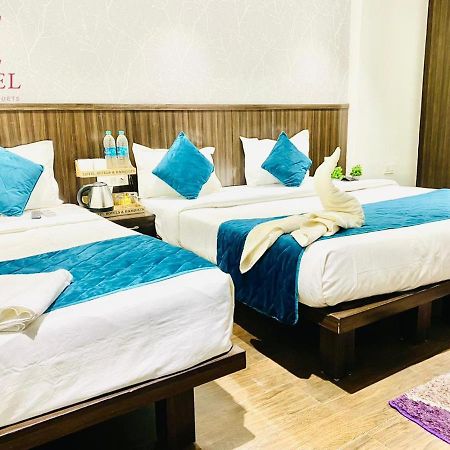 Qotel Hotel Rajouri Garden Above Ritu Marbles, Near Rajouri Garden Metro Station-Couple Friendly New Delhi Eksteriør billede