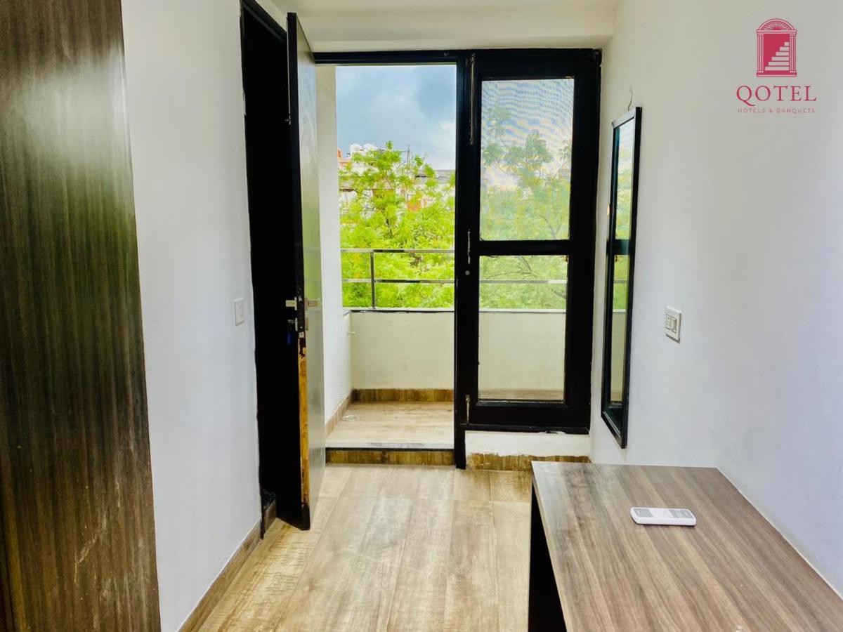Qotel Hotel Rajouri Garden Above Ritu Marbles, Near Rajouri Garden Metro Station-Couple Friendly New Delhi Eksteriør billede