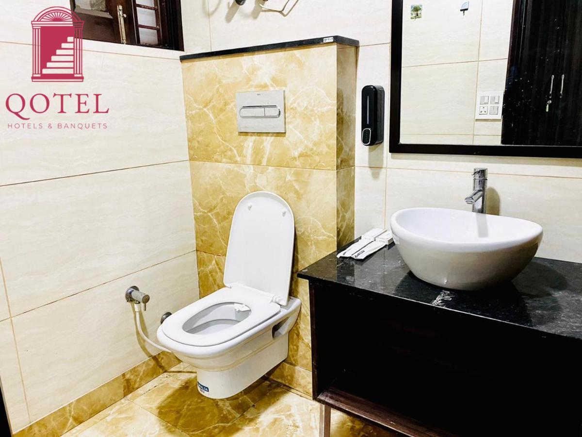 Qotel Hotel Rajouri Garden Above Ritu Marbles, Near Rajouri Garden Metro Station-Couple Friendly New Delhi Eksteriør billede