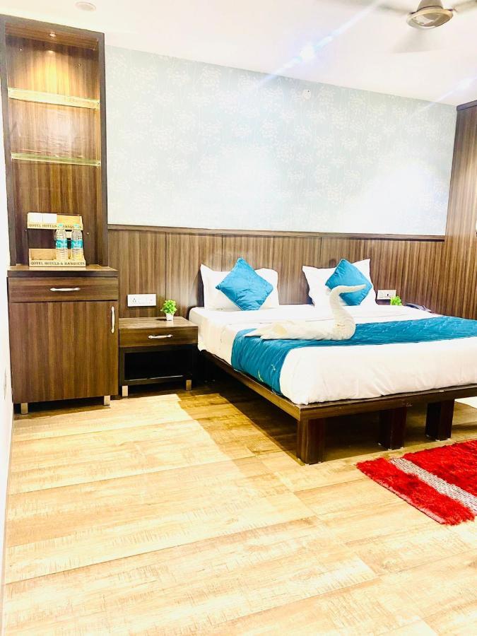 Qotel Hotel Rajouri Garden Above Ritu Marbles, Near Rajouri Garden Metro Station-Couple Friendly New Delhi Eksteriør billede